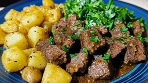 Garlic Butter Steak Bites and Potatoes
